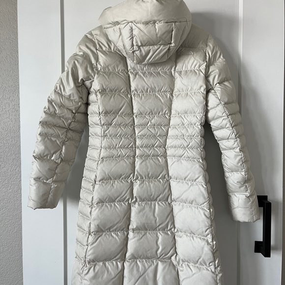 The North Face women’s cream 550 down filled parka size Small - Picture 11 of 15